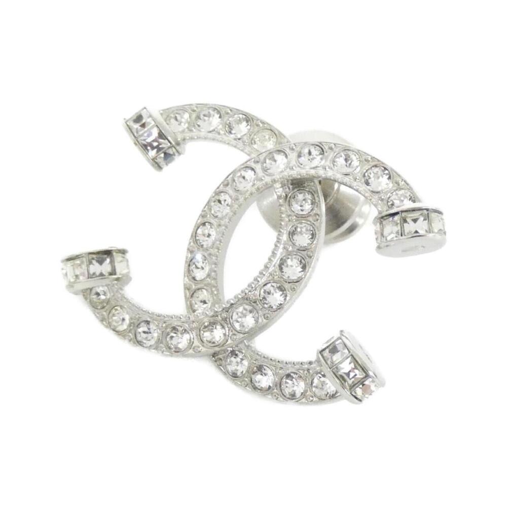 CHANEL White Brooch - Picture 1 of 3